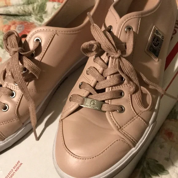 COPY - Guess sneakers size 11 very good used condition - Picture 4 of 7